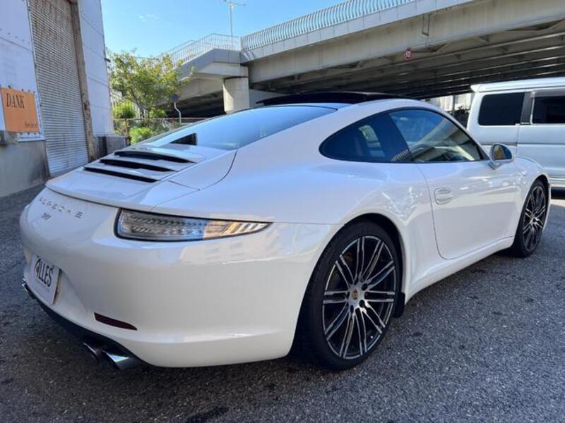 911