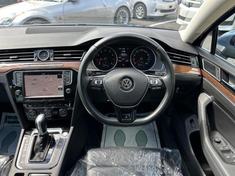PASSAT VARIANT