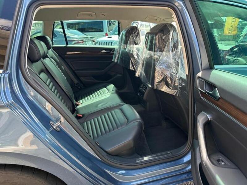 PASSAT VARIANT