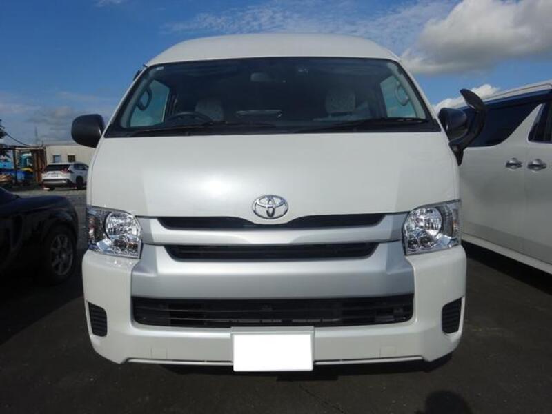 HIACE COMMUTER