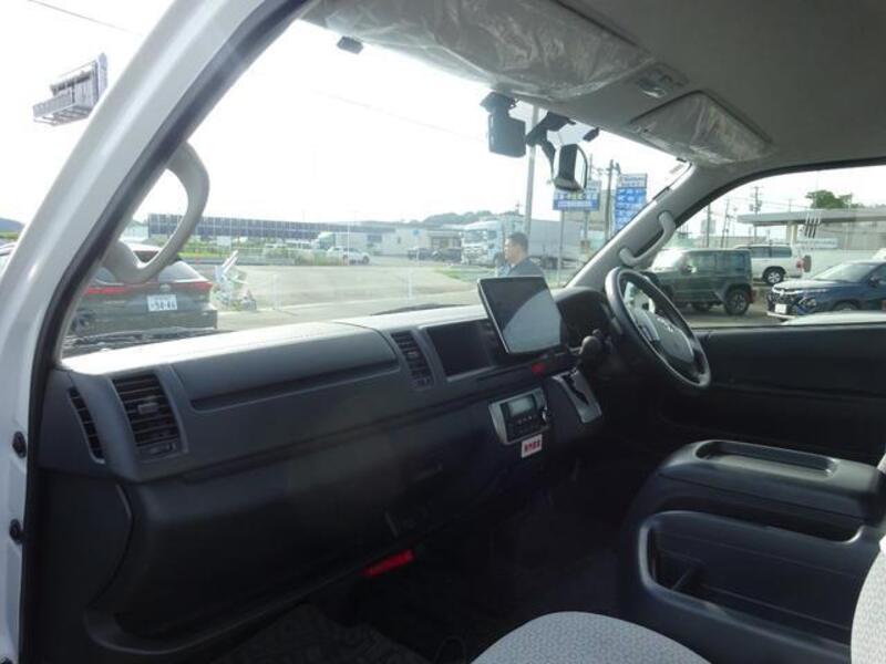 HIACE COMMUTER