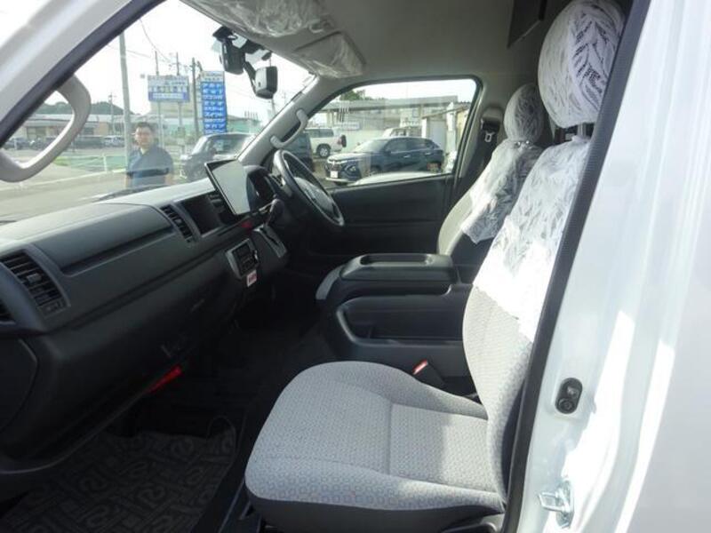HIACE COMMUTER