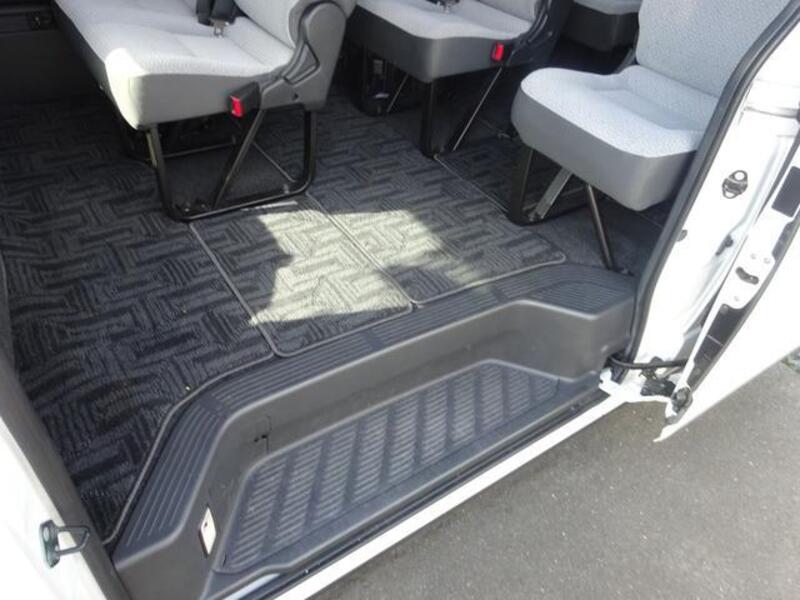 HIACE COMMUTER