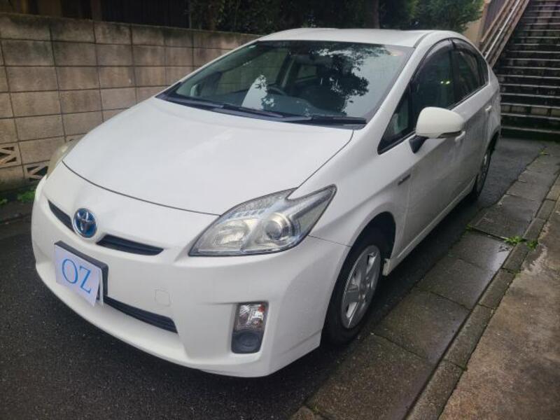 TOYOTA PRIUS