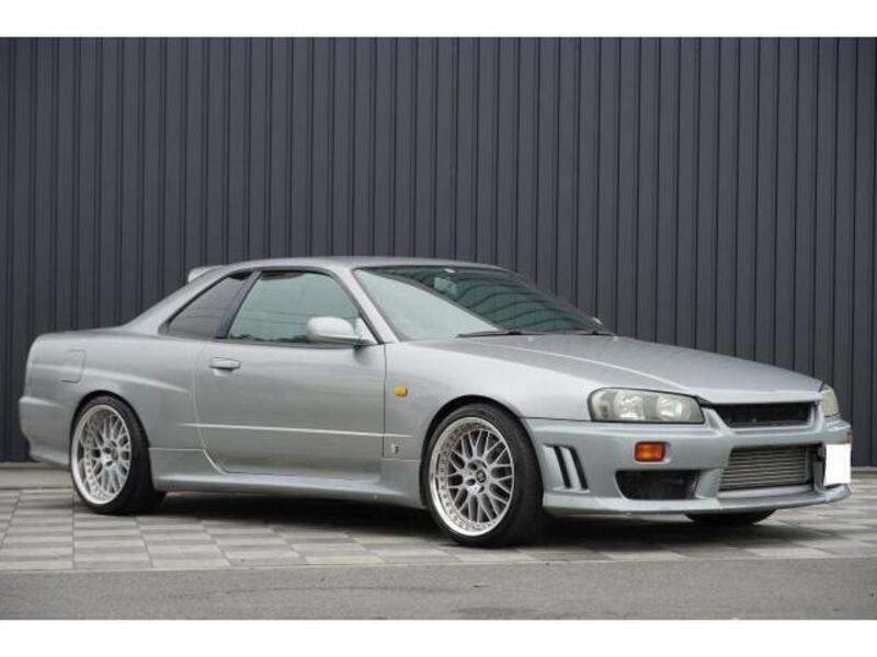 NISSAN SKYLINE