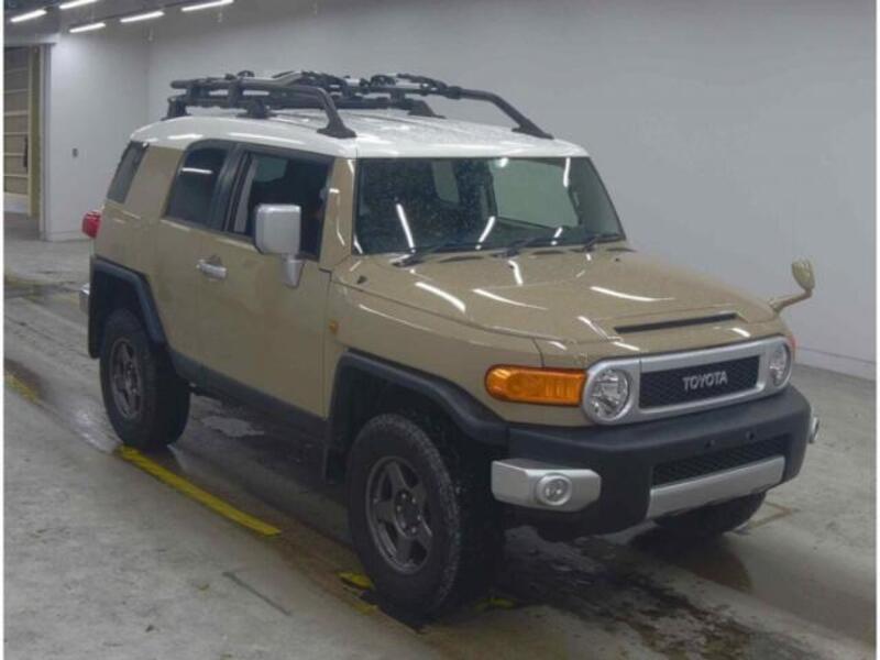TOYOTA FJ CRUISER