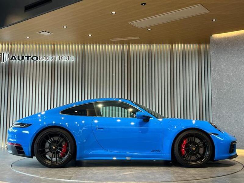 911