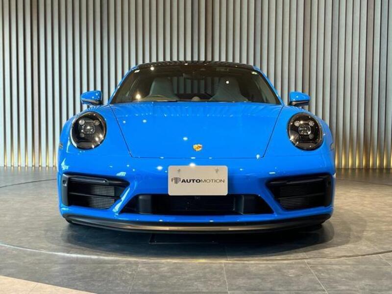 911