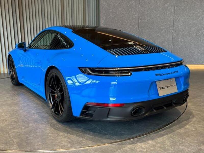911