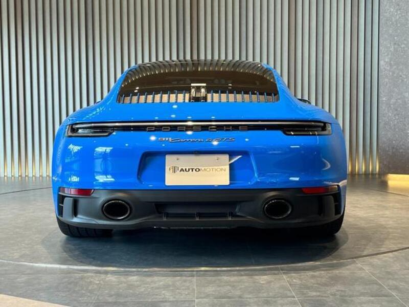 911