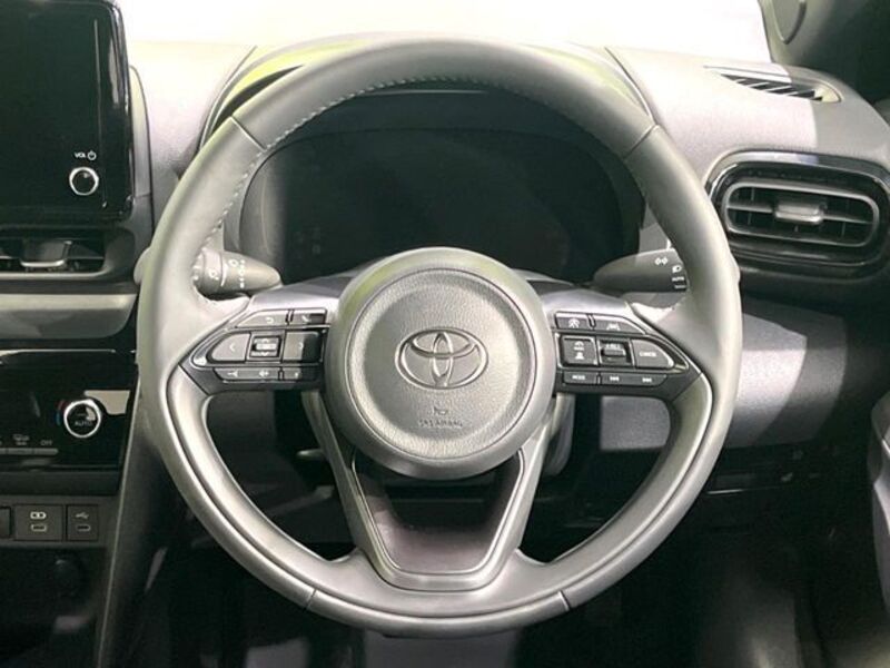 YARIS CROSS