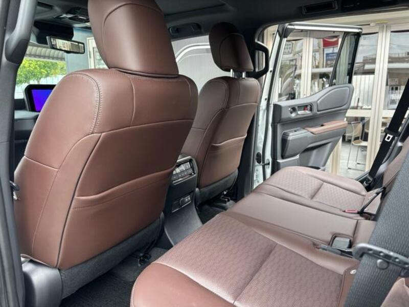 LAND CRUISER 250