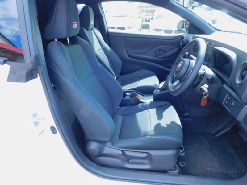 GR YARIS