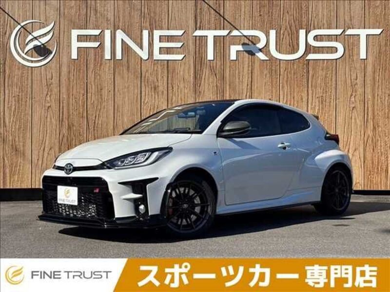 GR YARIS-0