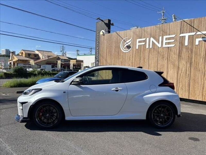 GR YARIS