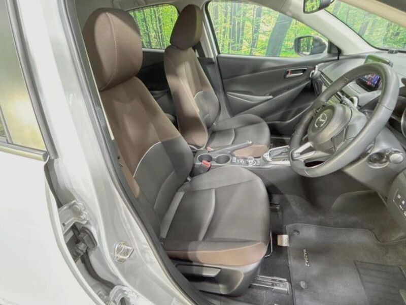 MAZDA2