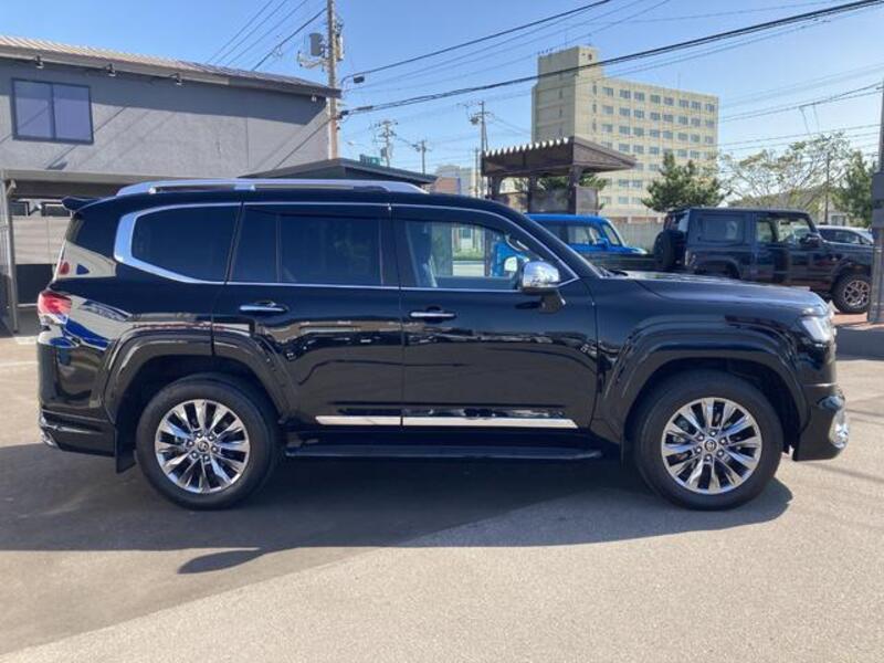 LAND CRUISER