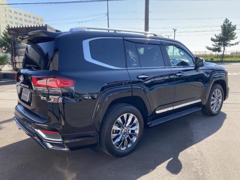LAND CRUISER