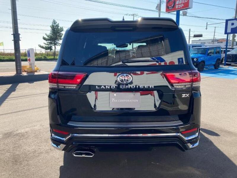 LAND CRUISER