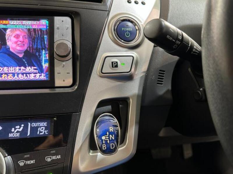 PRIUS ALPHA