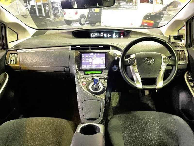 PRIUS PHV