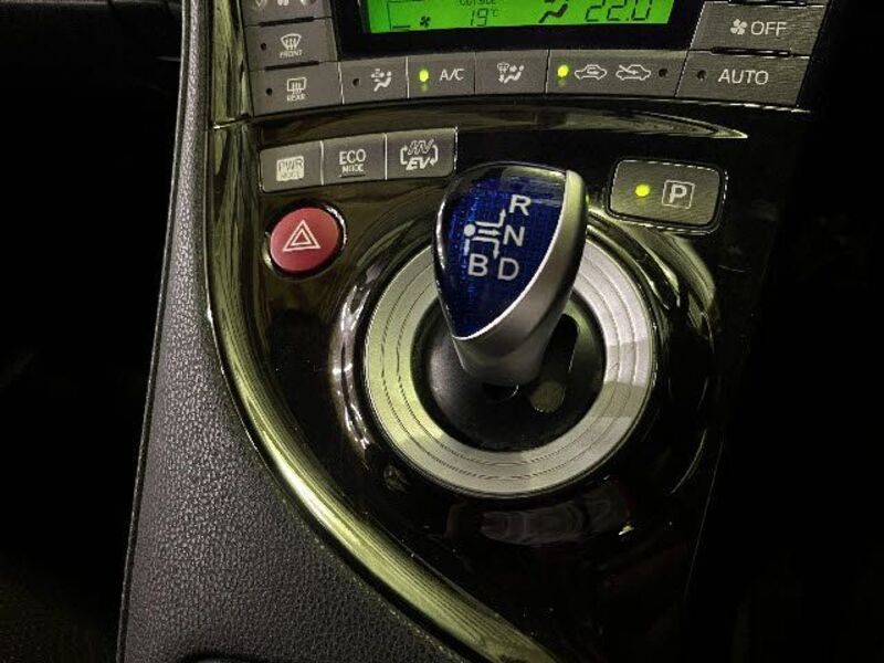 PRIUS PHV