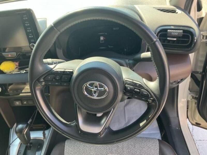 YARIS CROSS