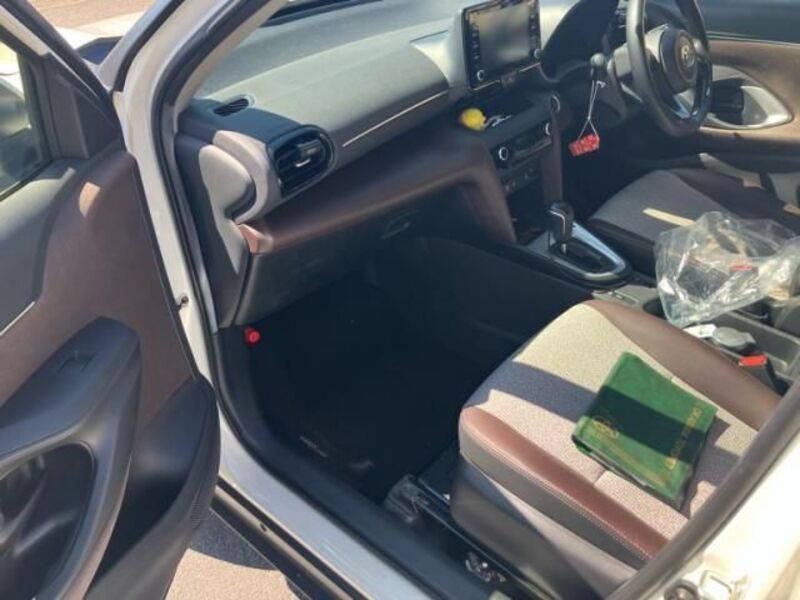 YARIS CROSS