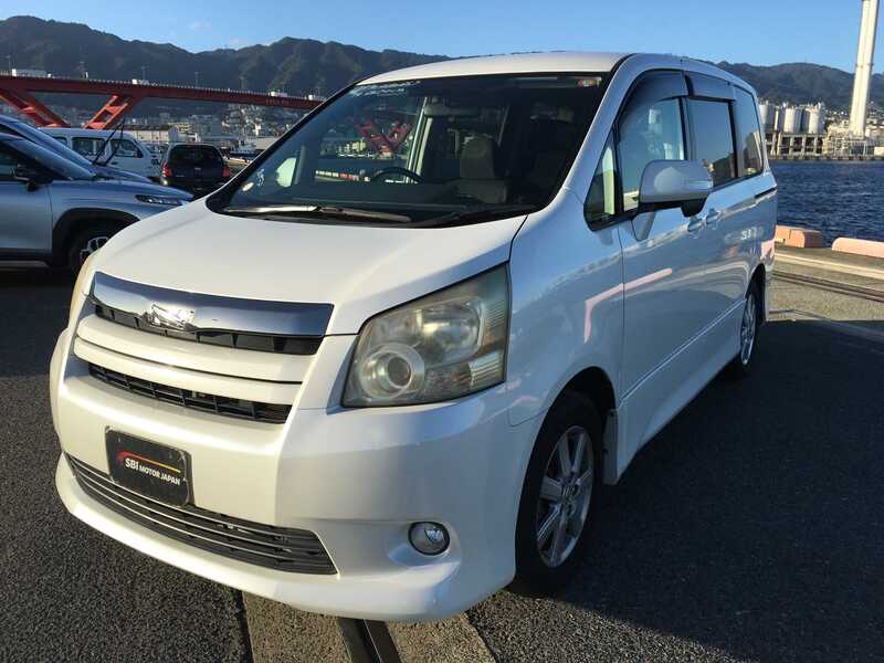 TOYOTA NOAH