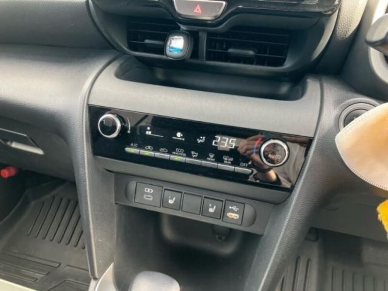YARIS CROSS