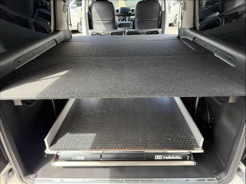 CARAVAN VAN