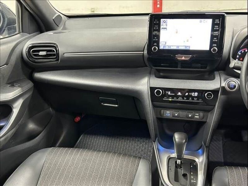 YARIS CROSS