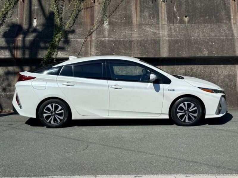PRIUS PHV