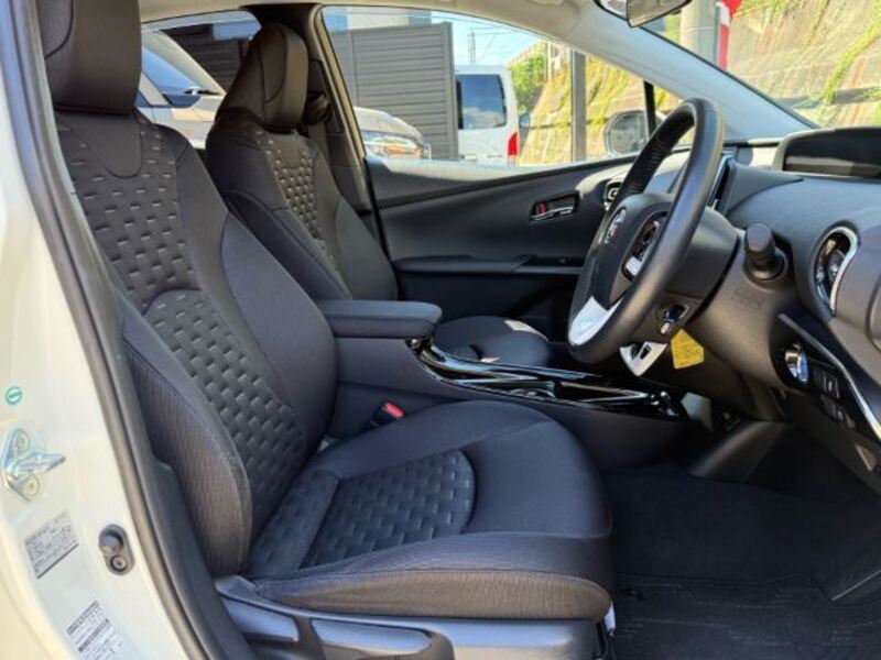 PRIUS PHV