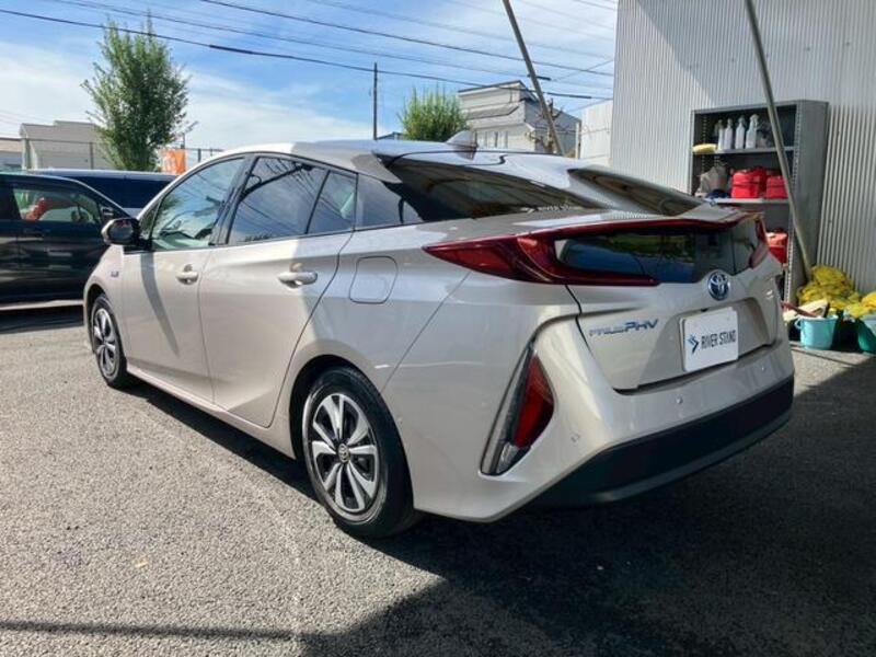 PRIUS PHV