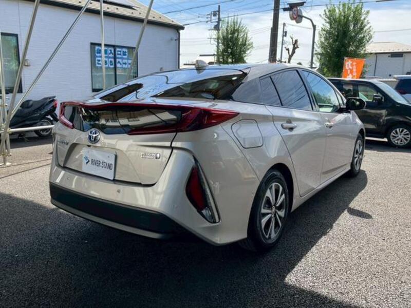 PRIUS PHV