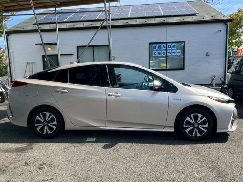 PRIUS PHV