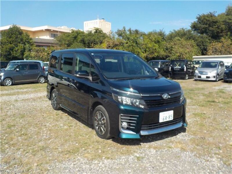 TOYOTA VOXY