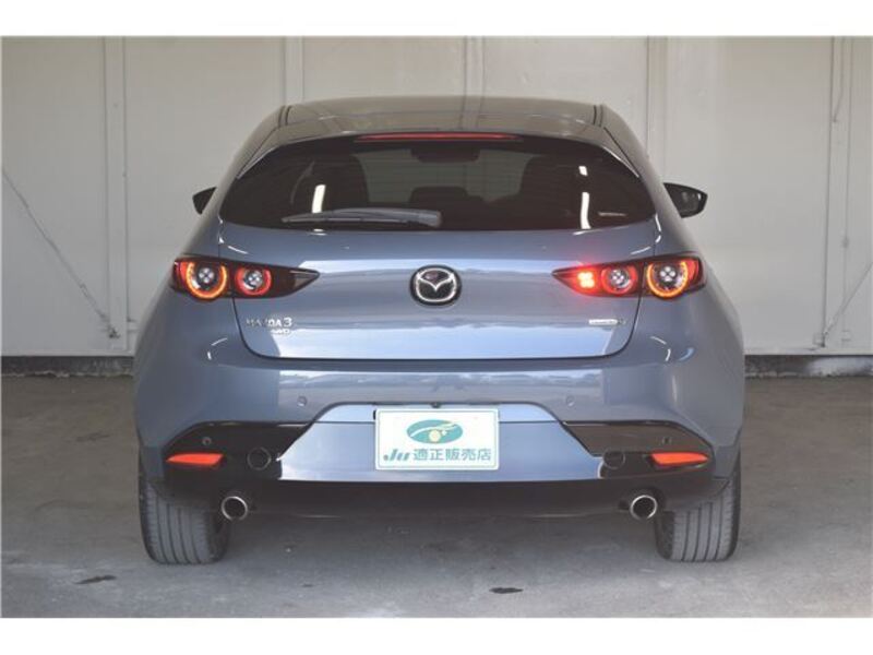 MAZDA3