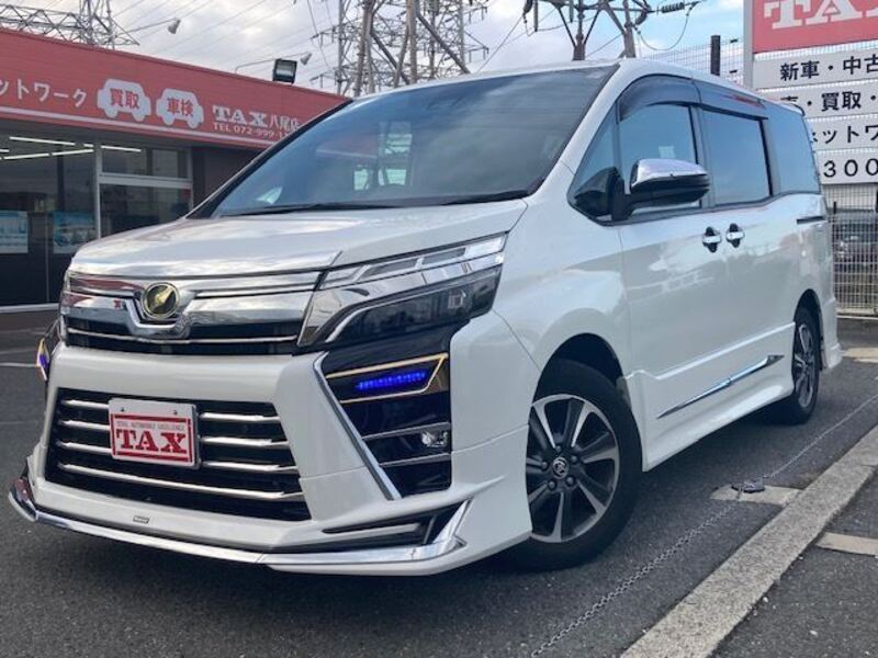 TOYOTA VOXY