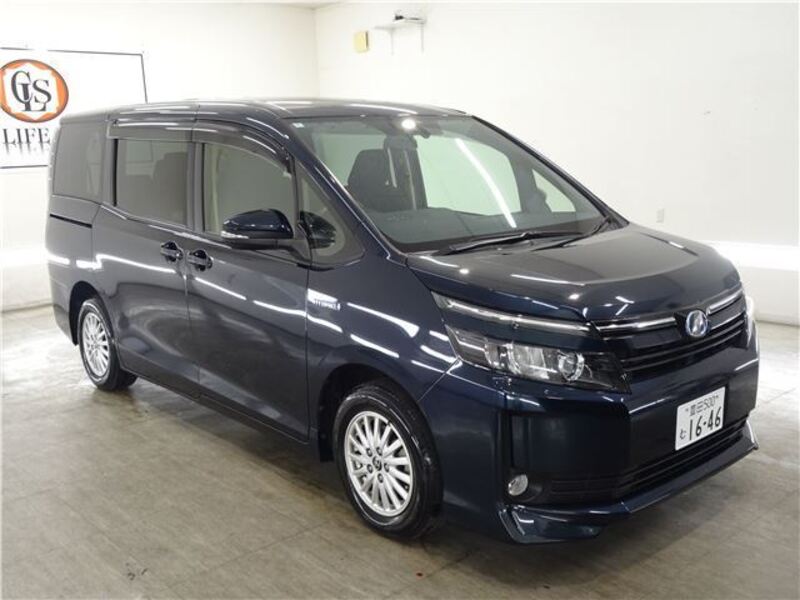 TOYOTA VOXY