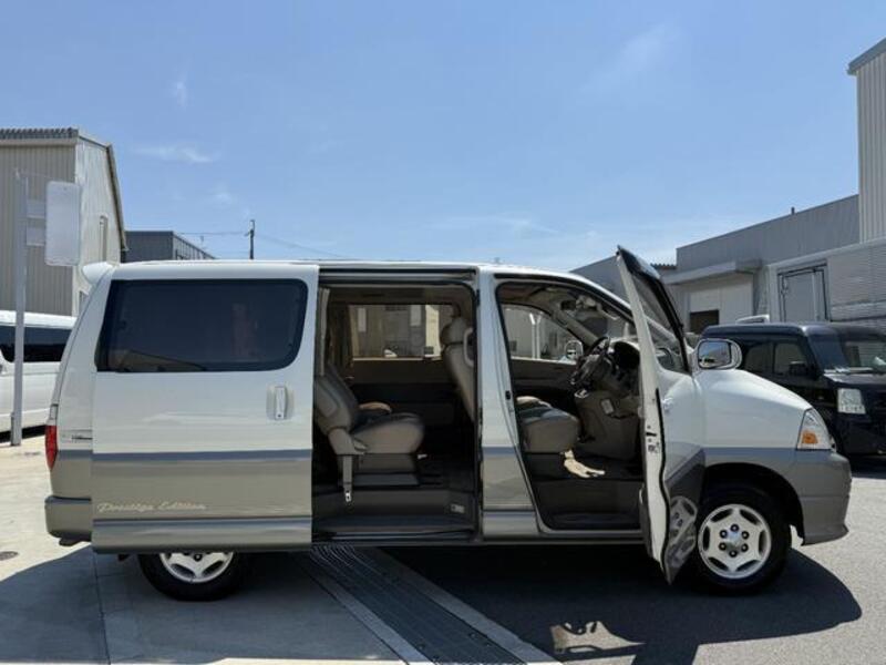 GRAND HIACE