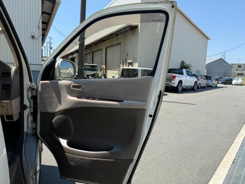 GRAND HIACE