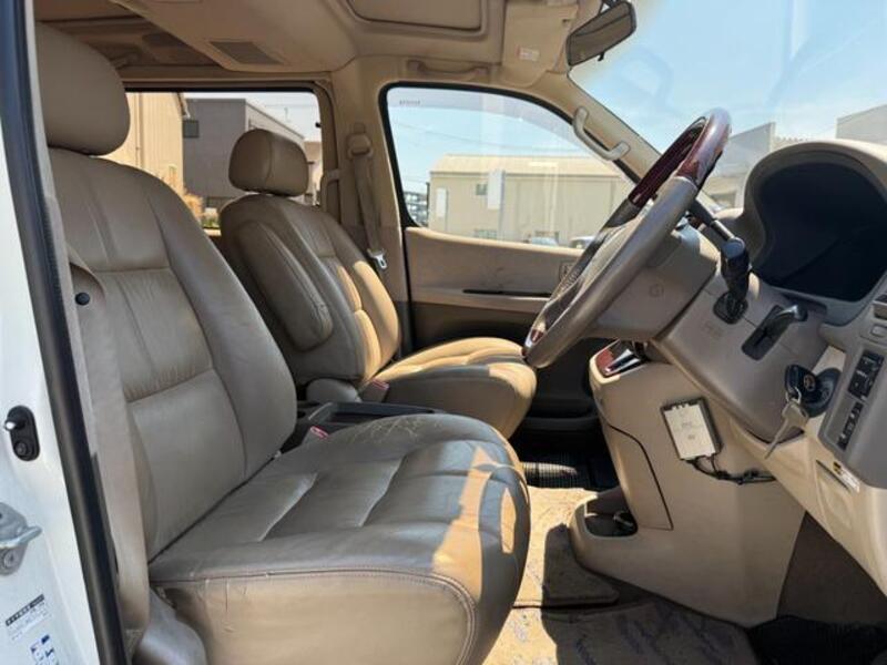 GRAND HIACE