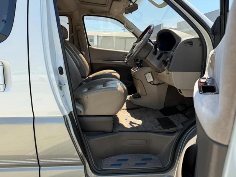 GRAND HIACE