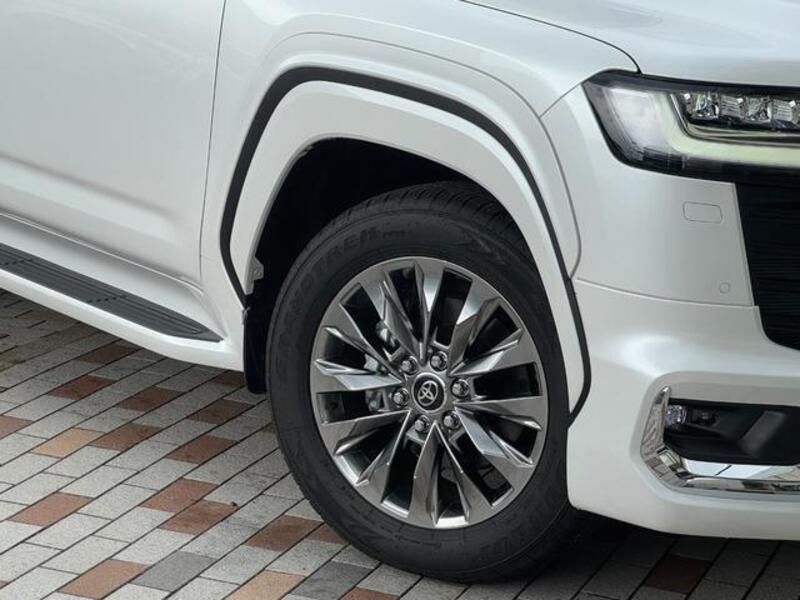 LAND CRUISER