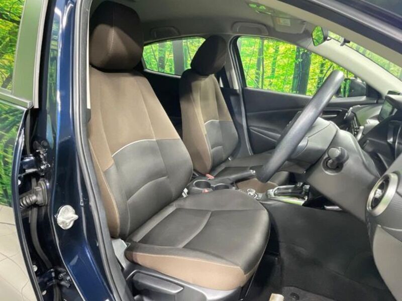 MAZDA2