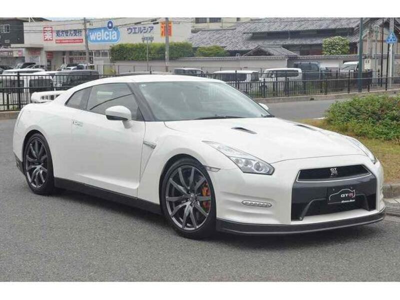 NISSAN GT-R