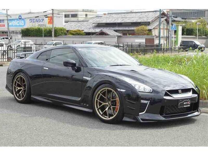 NISSAN GT-R