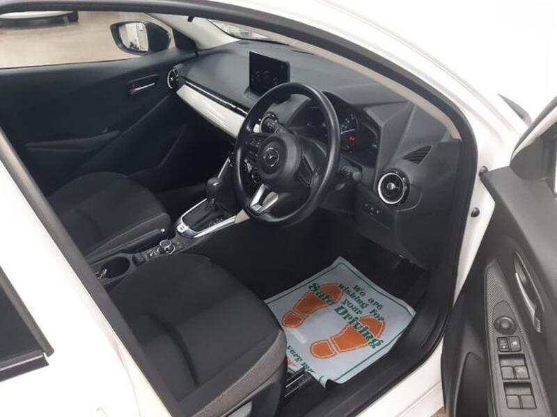 MAZDA2